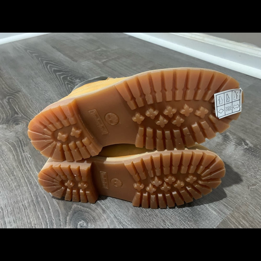 BOOTS/SHOES - Picture 3 of 3